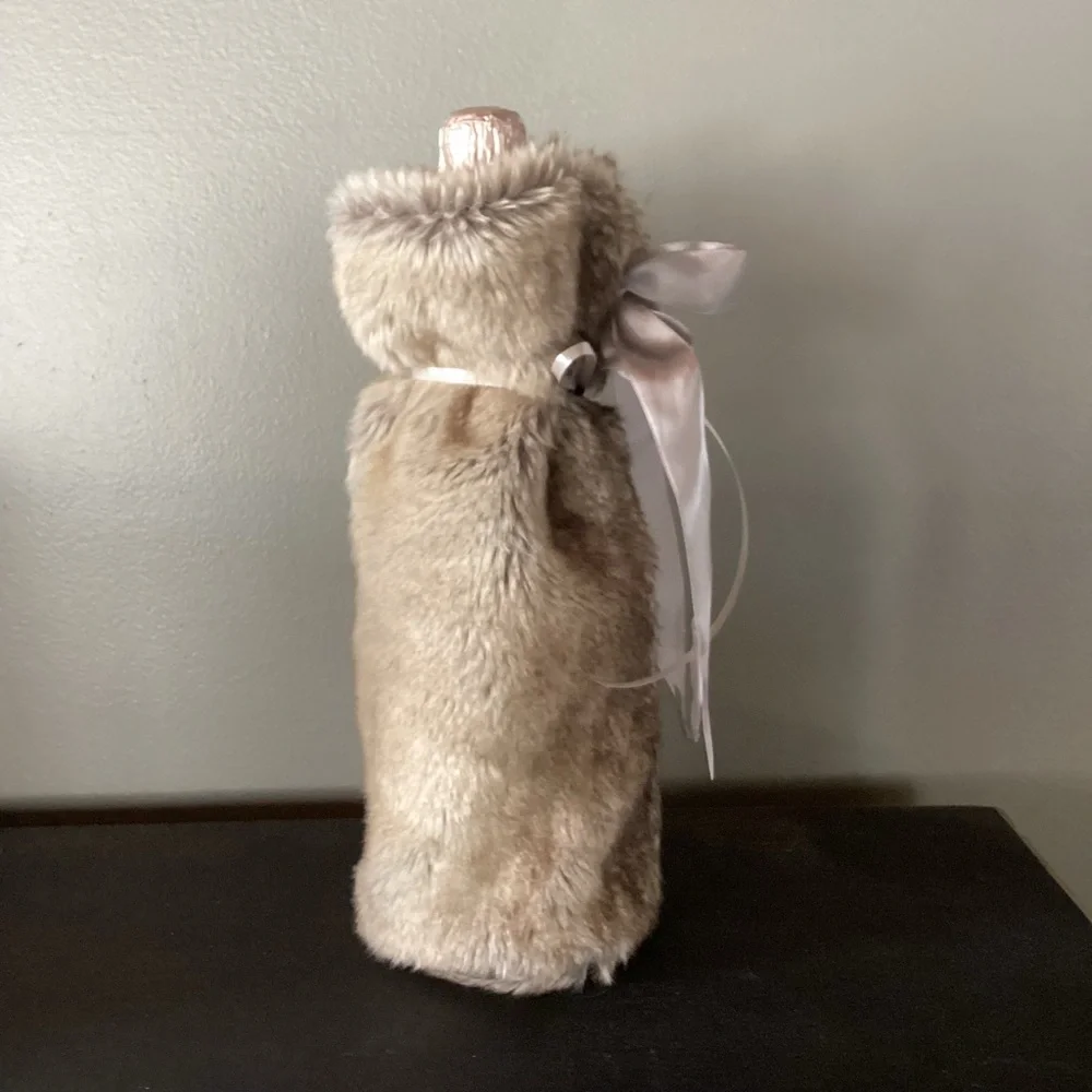 WINE/CHAMPAGNE CHINCHILLA LUXURIOUS SOFT FAUX FUR GIFT BAG